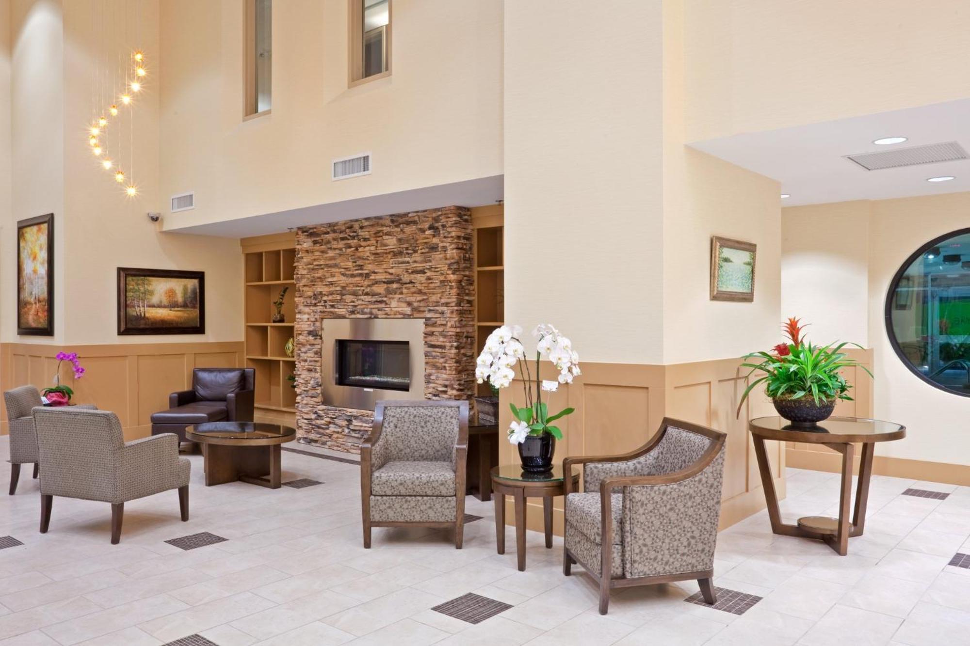 Holiday Inn Hotel & Suites Surrey East - Cloverdale By Ihg Exterior foto