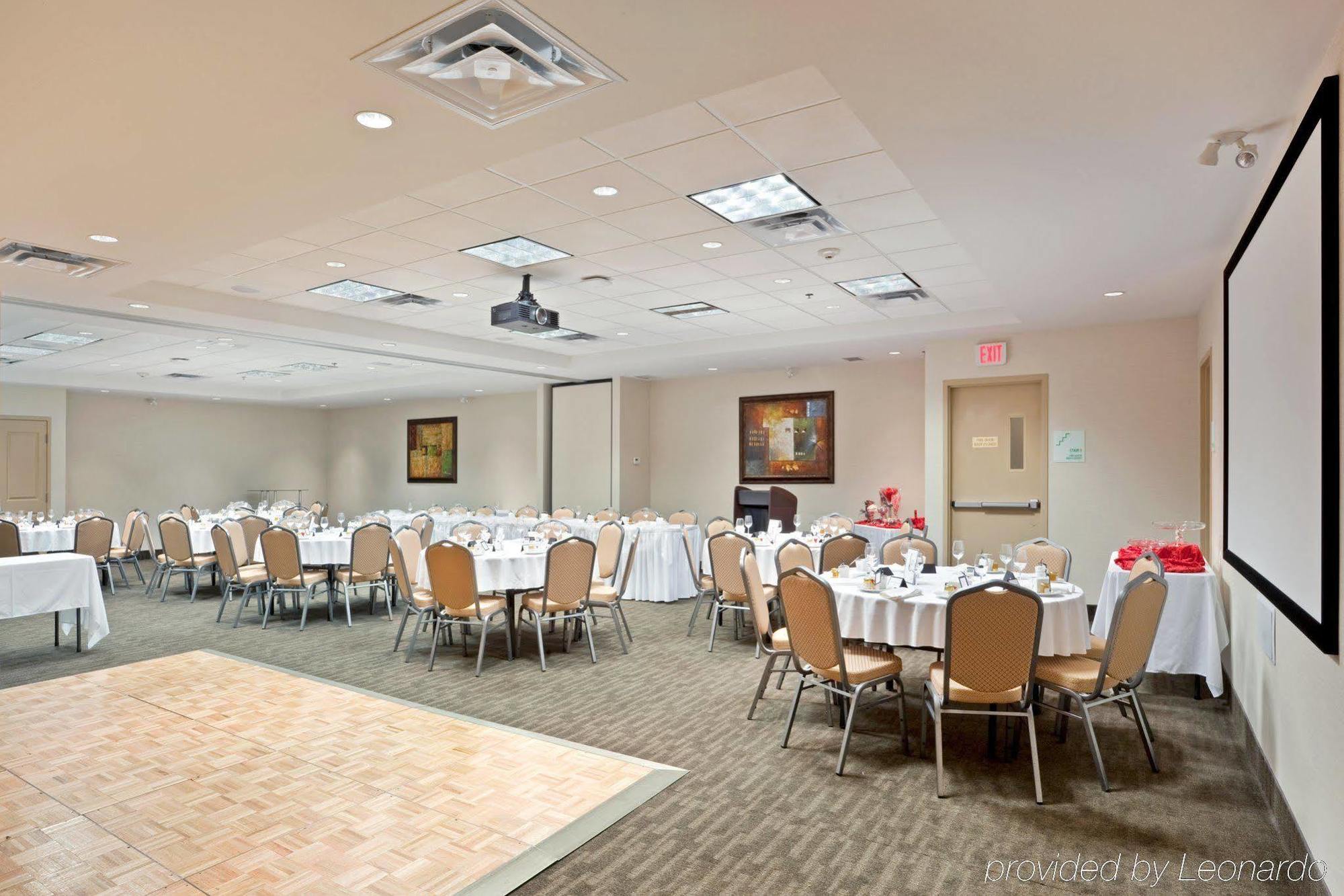 Holiday Inn Hotel & Suites Surrey East - Cloverdale By Ihg Exterior foto